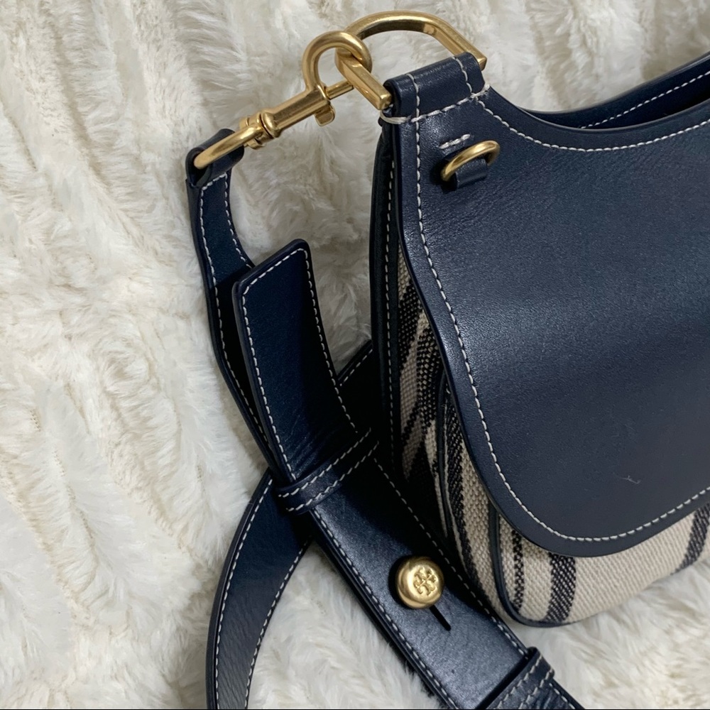 Tory Burch James Awning stripe saddle bag - Picture 4 of 16